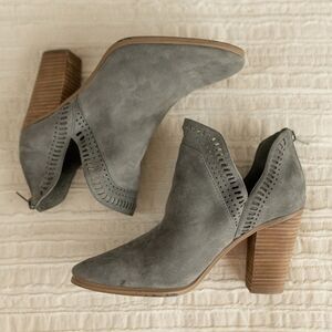 Vince Camuto Women's Laser Cut Suede Split Ankle Gray‎ Booties size 10
